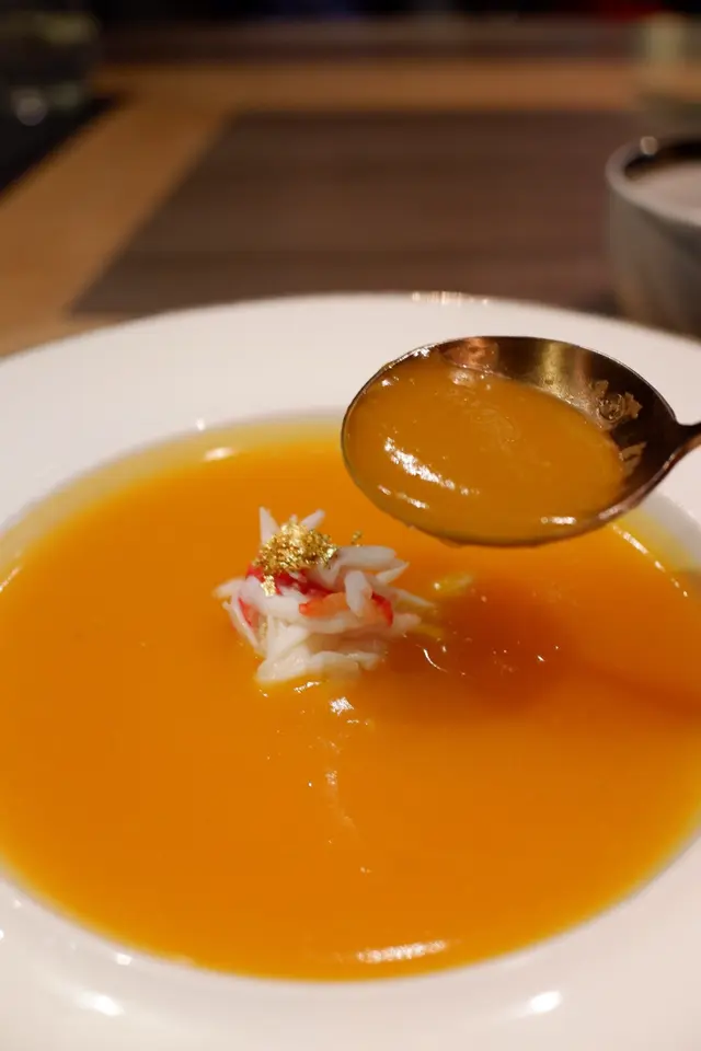 金箔阿拉斯加蟹肉南瓜蛋白羹