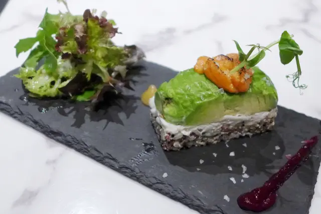 海膽牛油果藜麥蟹肉沙律