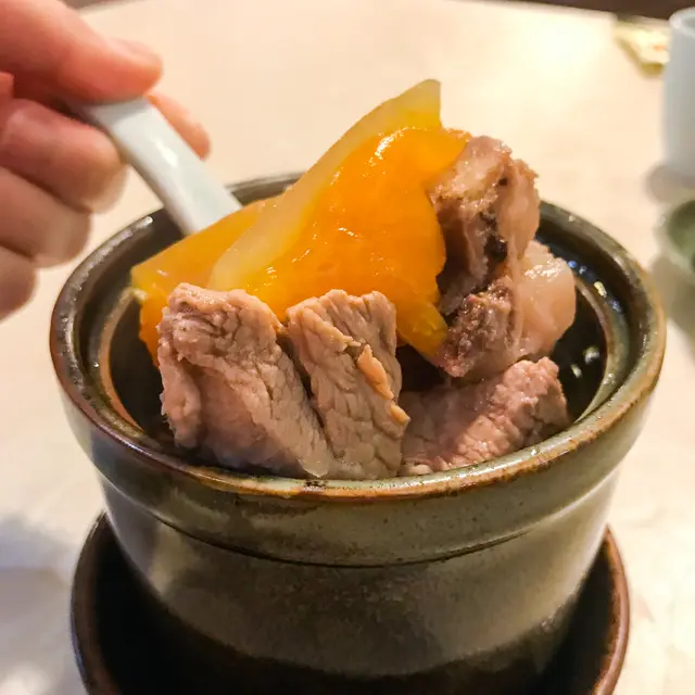 原盅燉哈密瓜螺頭黑毛豚肉湯
