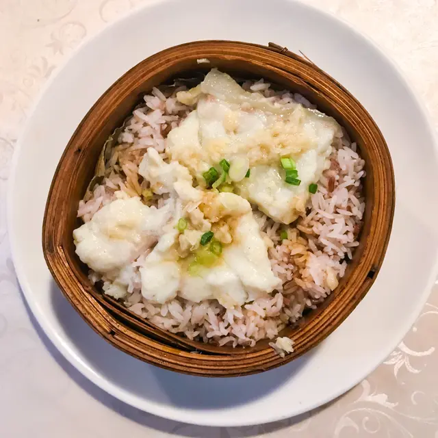 荷香蒜蓉海斑片原籠蒸鴛鴦飯