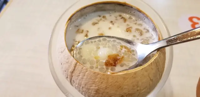 椰皇蛋白燉桃膠