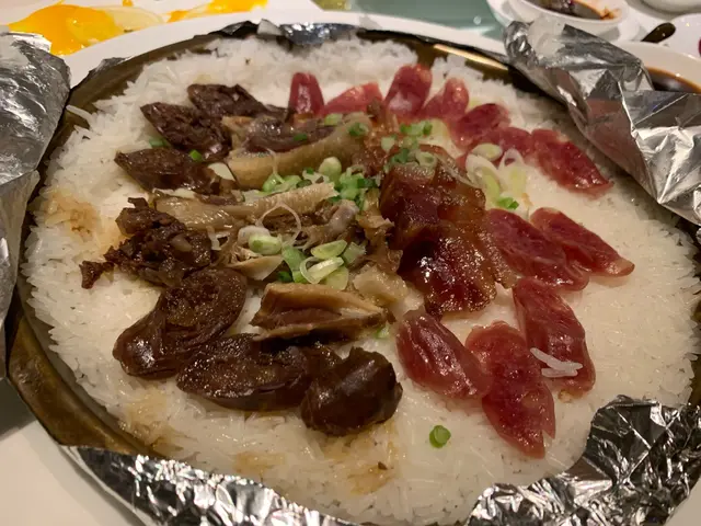 銅盤生焗臘味飯