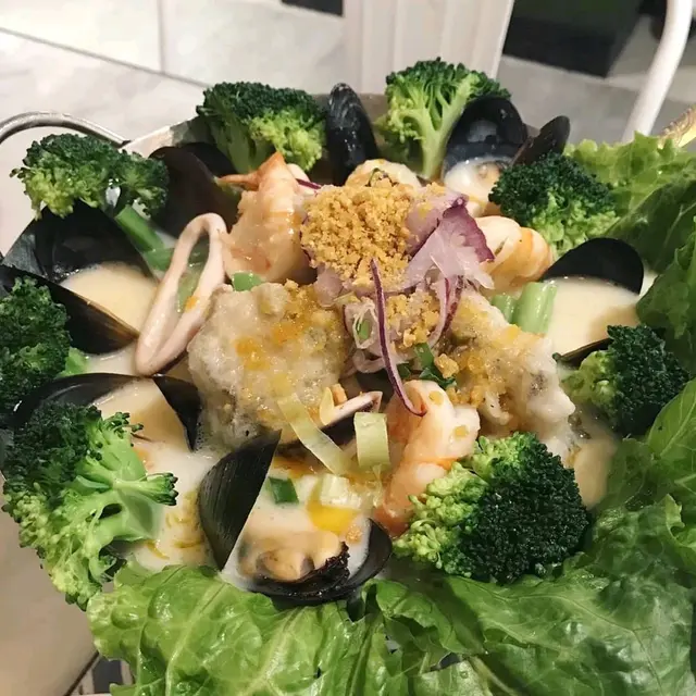 胡志明市大頭蝦藍青口粉絲煲