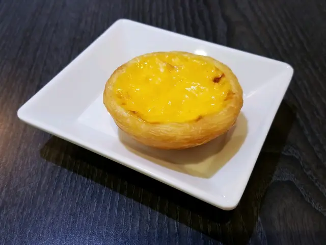 下午茶餐: 葡撻 (大) + 熱飲