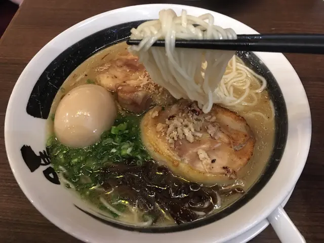 雞叉燒味玉雞白湯拉麵