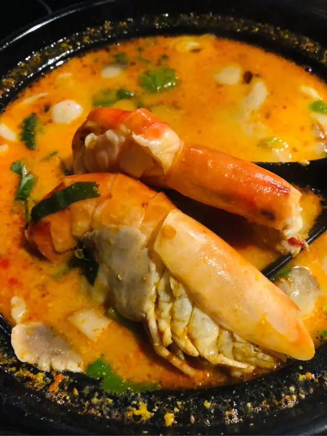 唯獨這個湯有點令人卻步。味道太辣！辣椒容易不經意地食到或飲到。一下子辣味公出黎