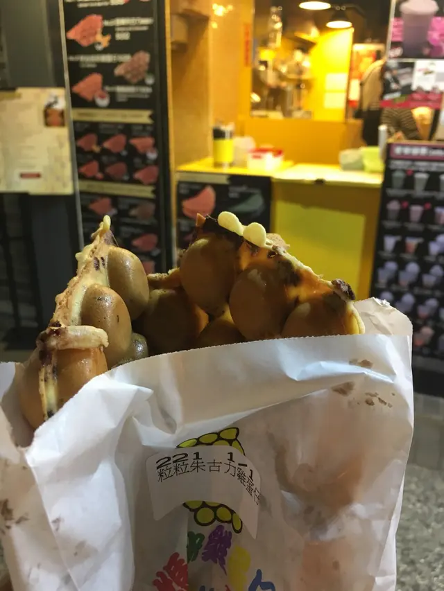 入面真係有粒粒朱古力架！！