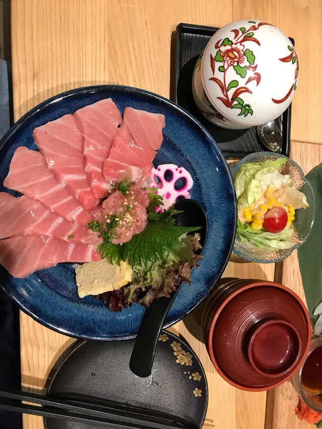 跟沙律、麵豉湯、茶碗蒸蛋