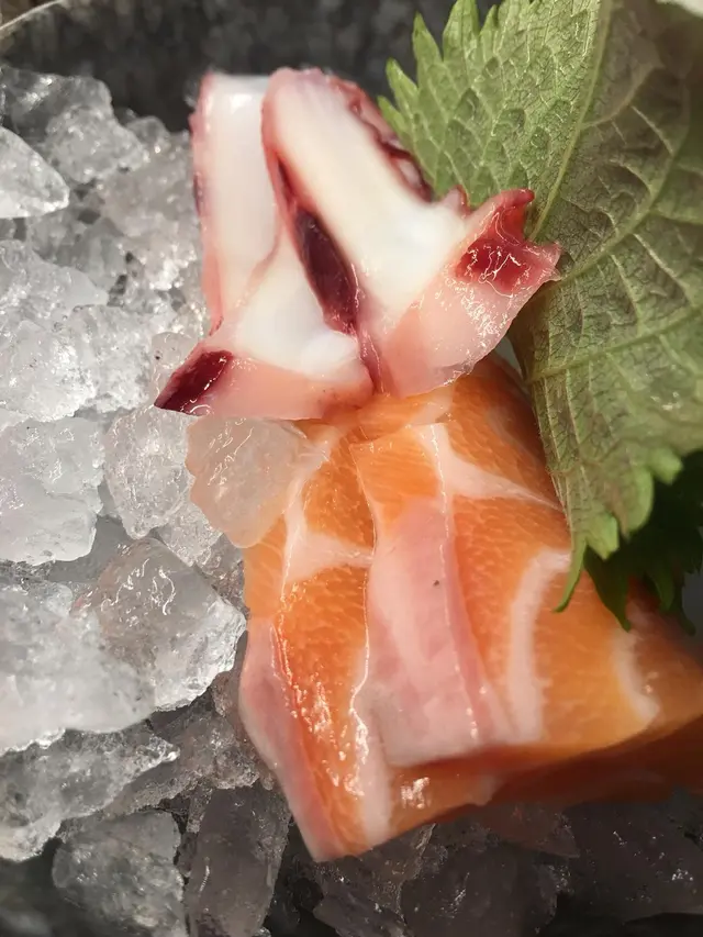 八爪魚刺身、三文魚刺身
