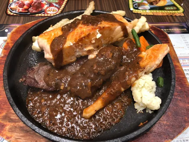 香煎美國牛扒拼三文魚扒