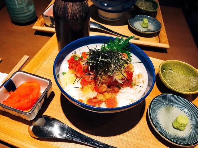 吞拿魚二色丼連茶漬飯高湯