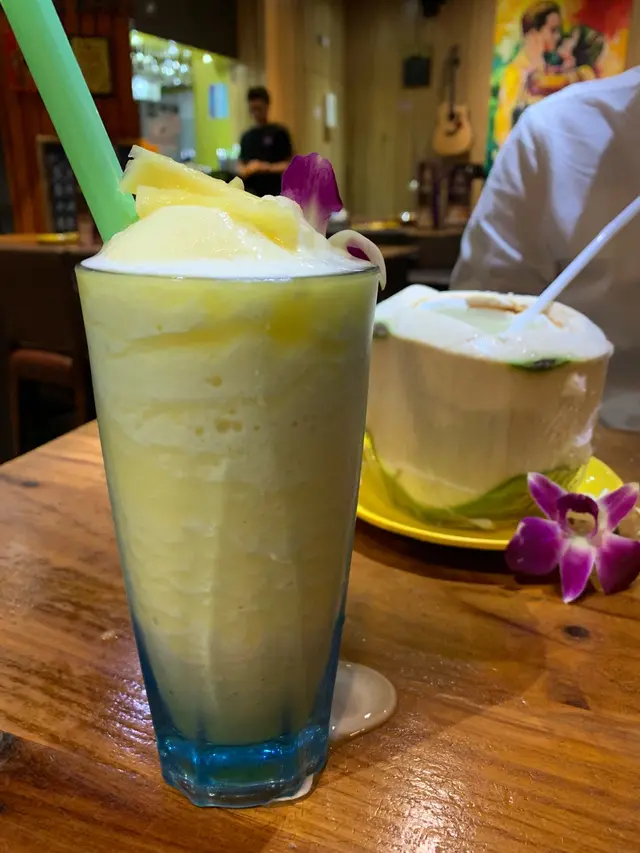 菠蘿沙冰特飲