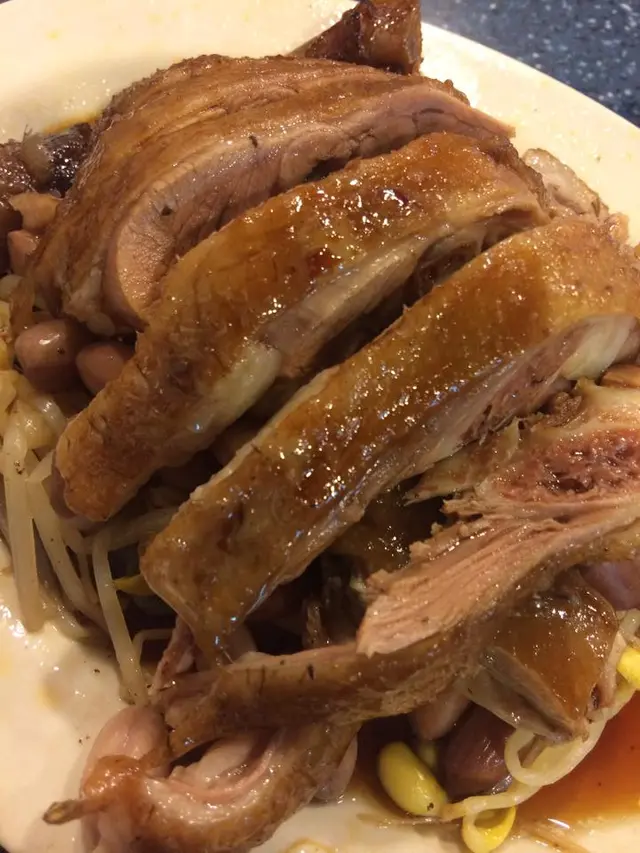 滷水鵝配大豆芽