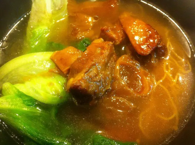 柱侯牛腩麵走蔥