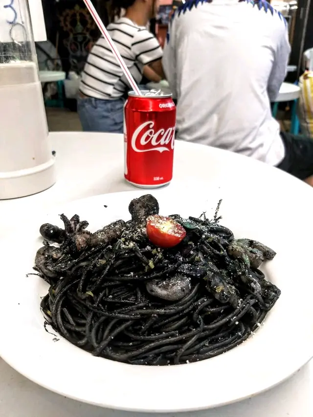 墨魚汁海鮮意粉