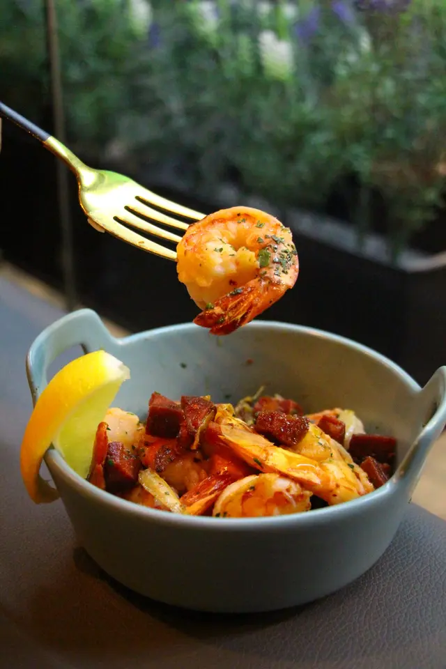 西班牙橡果飼養黑毛豬臘肉腸炒虎蝦