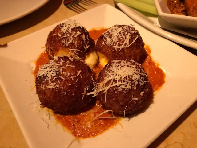 炸芝士通心粉球