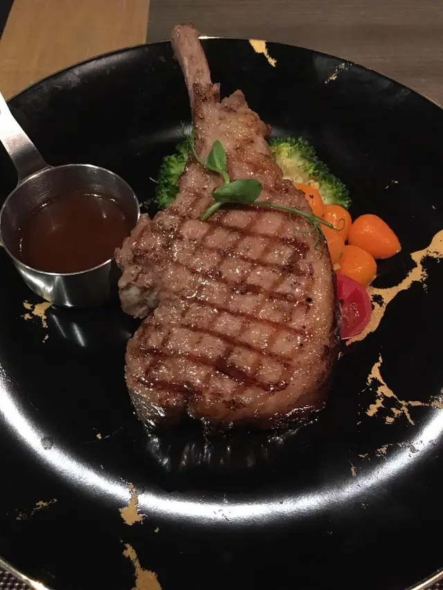 西班牙伊比利亞黑毛豬鞍