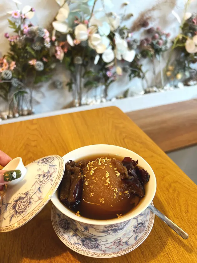 冰糖桂花紅棗釀原個雪梨 (熱)