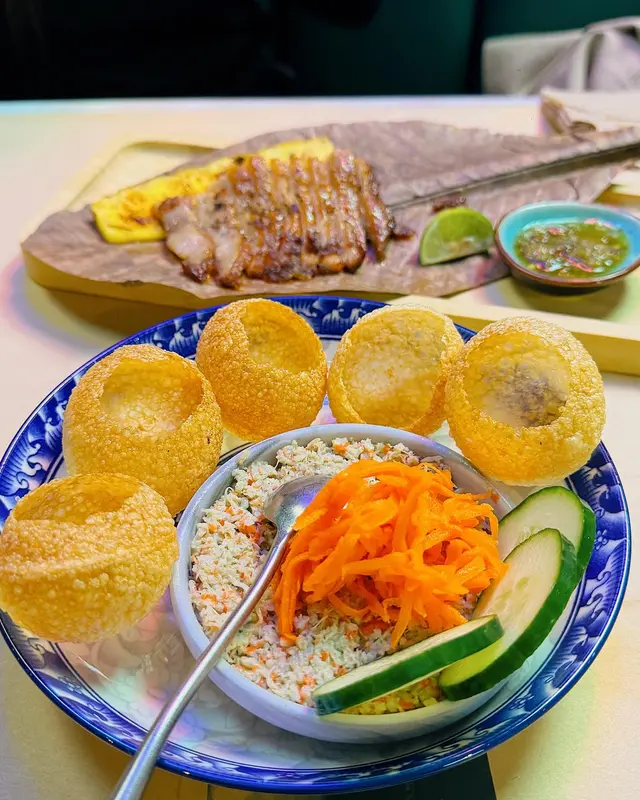 南越蟹肉醬配脆球餅