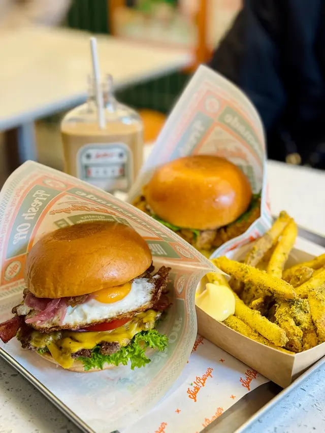 #foodie #FoodieLife #burger #cafe #milkshake #fries