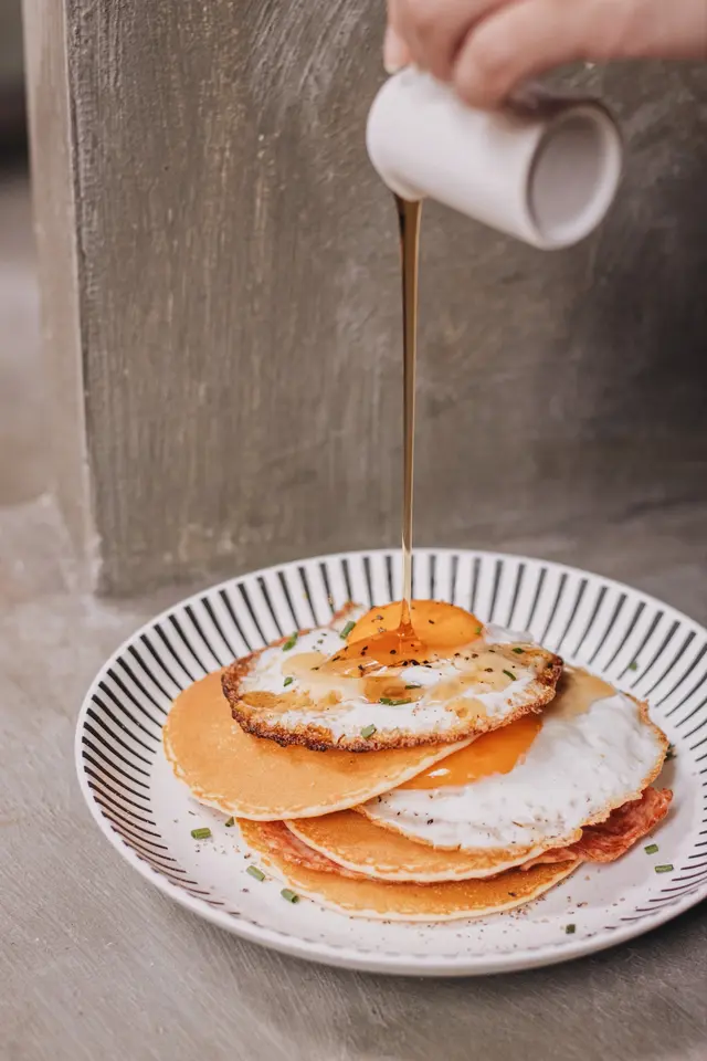 bacon & egg pancake burger with syrup