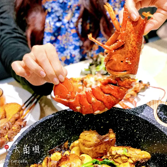 火鍋放題有5個套餐選擇,都係食2.5小時😚每個套餐都有頭盤🤩,今次俾E餐依個任食宮崎A5和牛嘅point吸引住!🤤頭盤有串燒拼盤、惹味雞煲、芝士焗新鮮龍蝦、星級海鮮拼盤、爱爾蘭生蠔🦪豐富又高質!