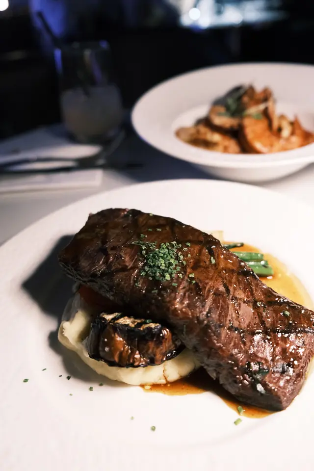 炭燒澳洲M5西冷扒伴法式手工薯蓉