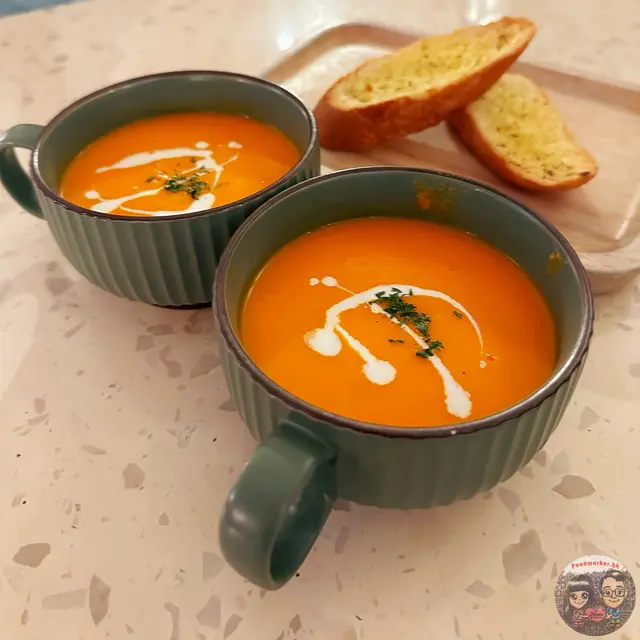 忌廉甘筍湯連蒜蓉法包