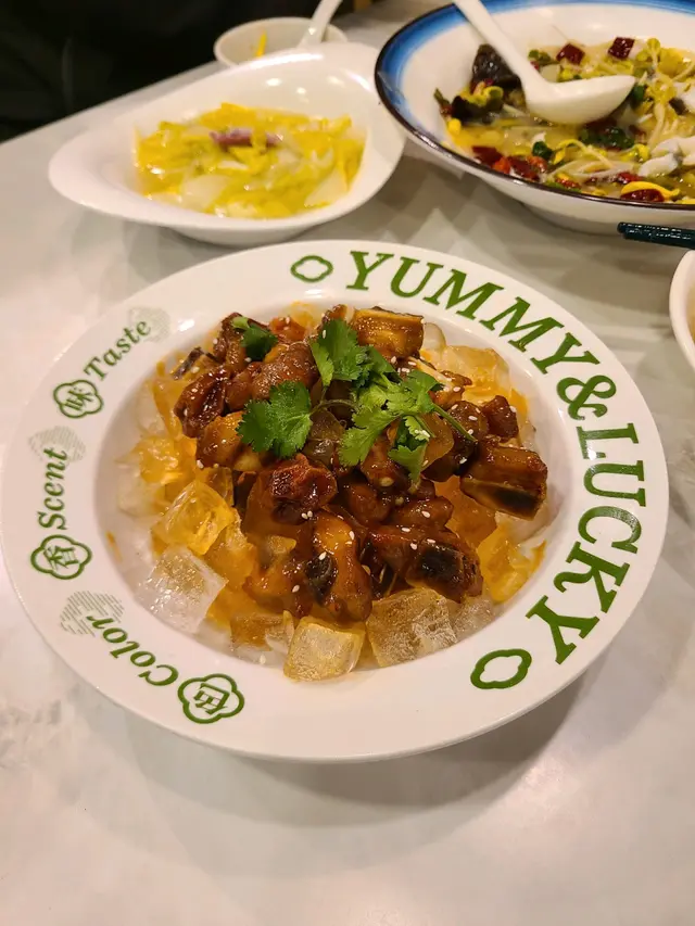 冰鎮話梅骨酸酸甜甜好醒胃,食完一件接一件。