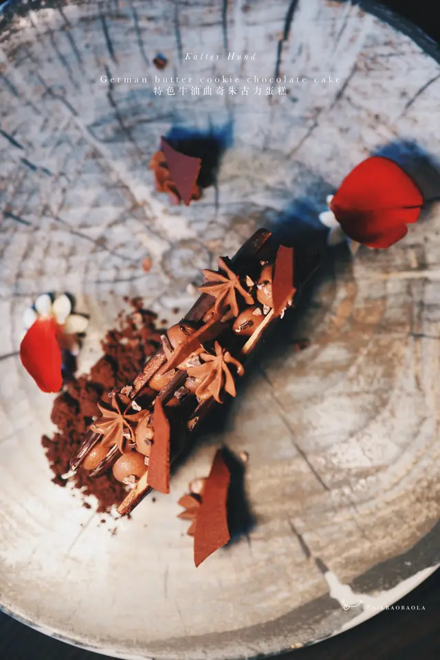 朱古力脆皮牛油曲奇中間夾著朱古力奶油,超級好吃!