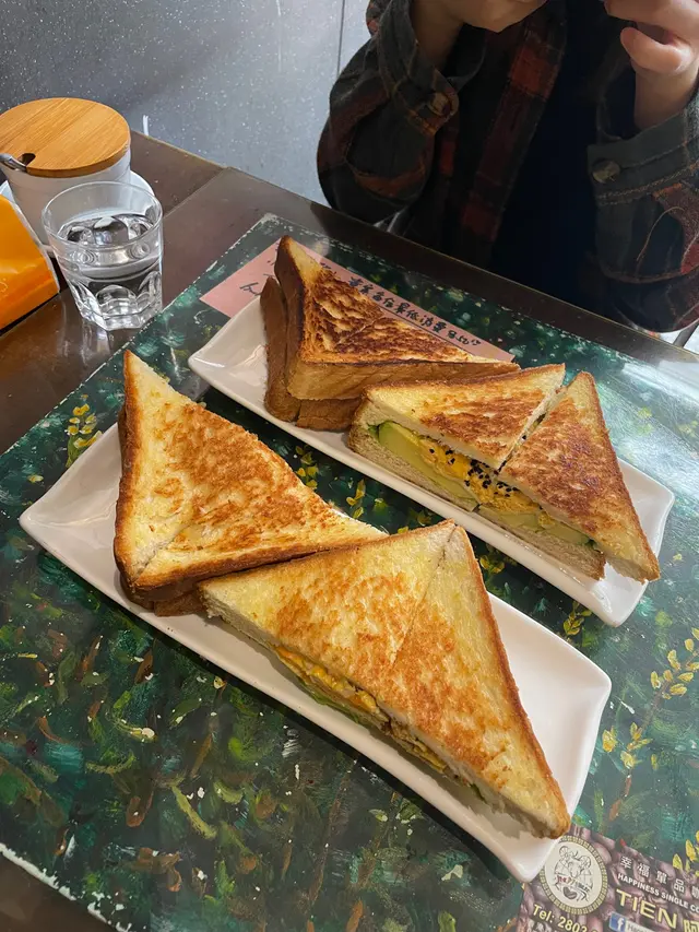 牛油果炒蛋芝士三文治