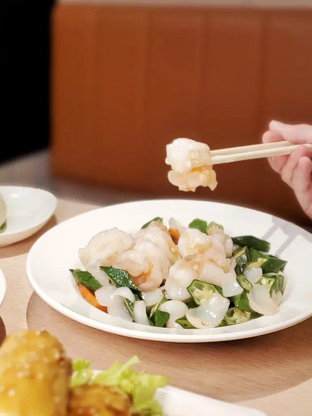 鮮百合秋葵炒蝦球