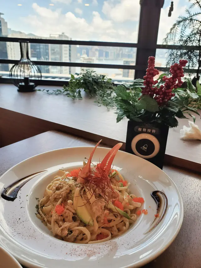 飛魚籽蟹肉蟹糕炒扁意粉