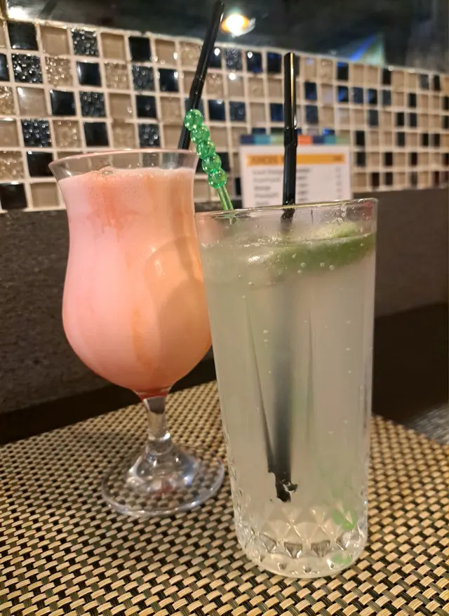 玫瑰奶昔;青檸梳打