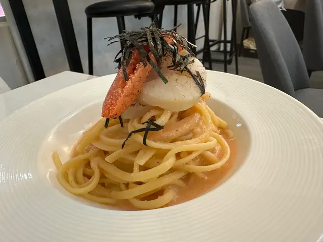 炙燒北海道帶子配蒜香明太子扁意粉