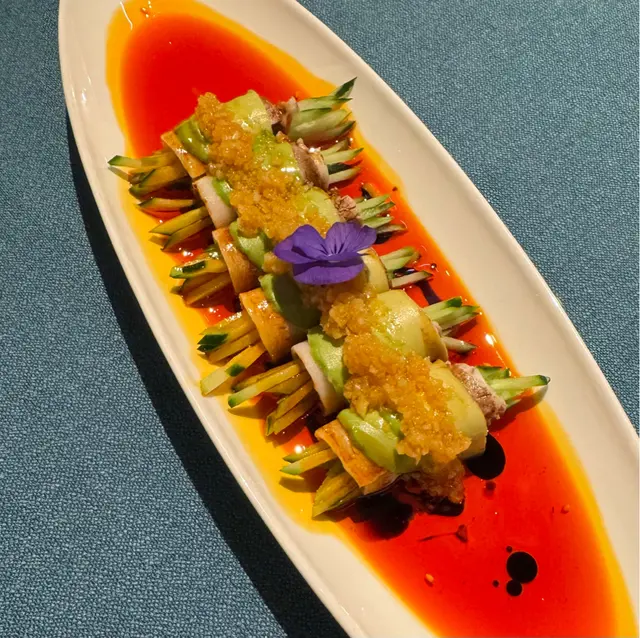 
-好鍾意加左青瓜絲既蒜泥白肉 因為青瓜絲可以減輕蒜泥既肥膩感 白肉厚薄適中 好好味😋