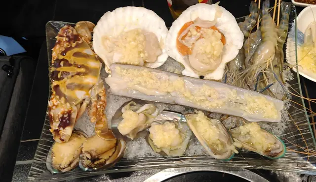 海鮮同呢個麻辣雞煲湯底都算係絕配