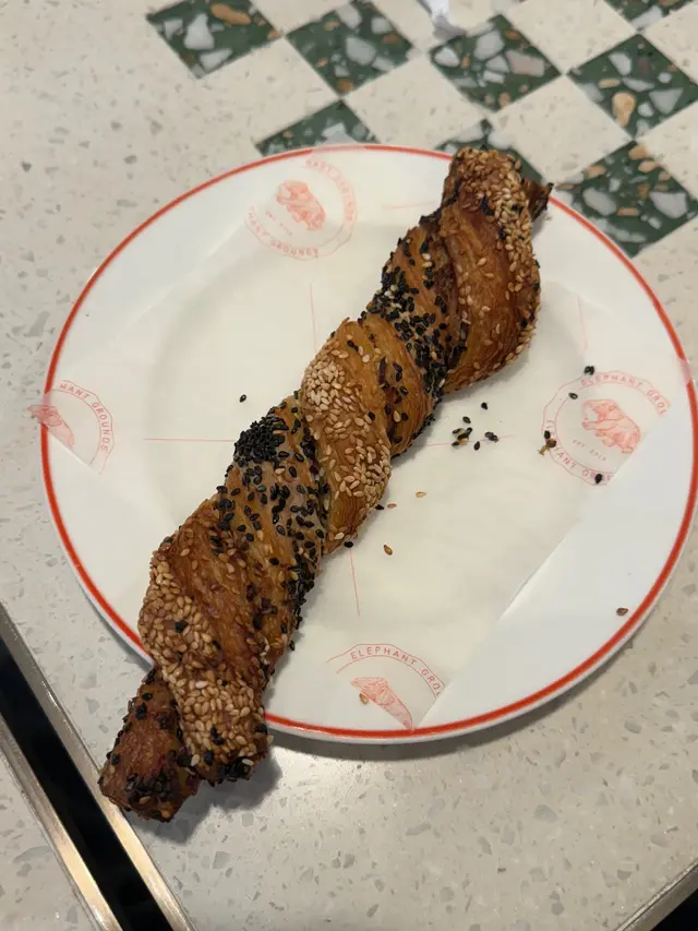 酥酥脆又香 煙肉又不會炸到硬
想要點獎勵的～要點這份！！整條來 就一定可以滿足到內心之邪惡😌