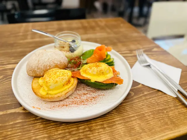 Egg  Benedict  (with  Salmon)