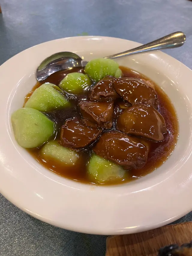 紅燒原隻鮑魚伴花膠