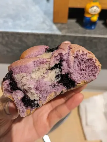 本地芋头紫米鲜奶卷