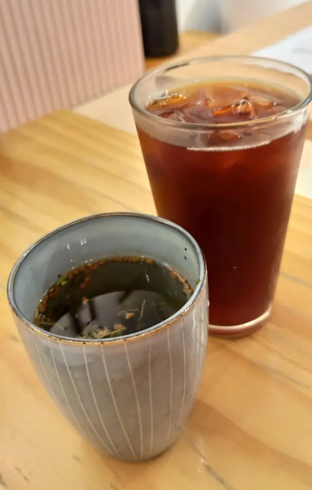 斯里蘭卡伯爵茶（凍）及京都宇治玄米茶（熱）