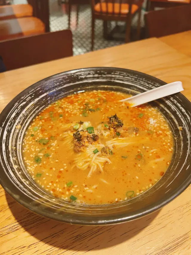 濃郁花生醬味,辣度可選。