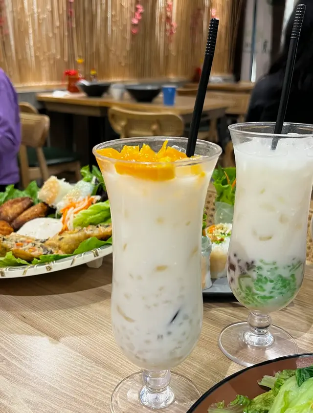 鮮芒果西米露、椰汁三色冰