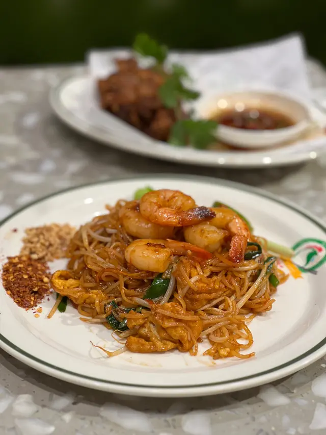 鳳尾蝦炒金邊粉