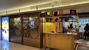 于晚市惠顾任何小炒，可以优惠价$18加购一只脆皮妙龄乳鸽