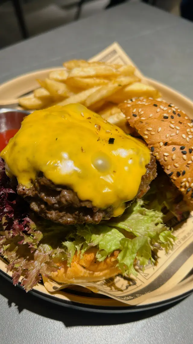 安格斯牛肉芝士漢堡