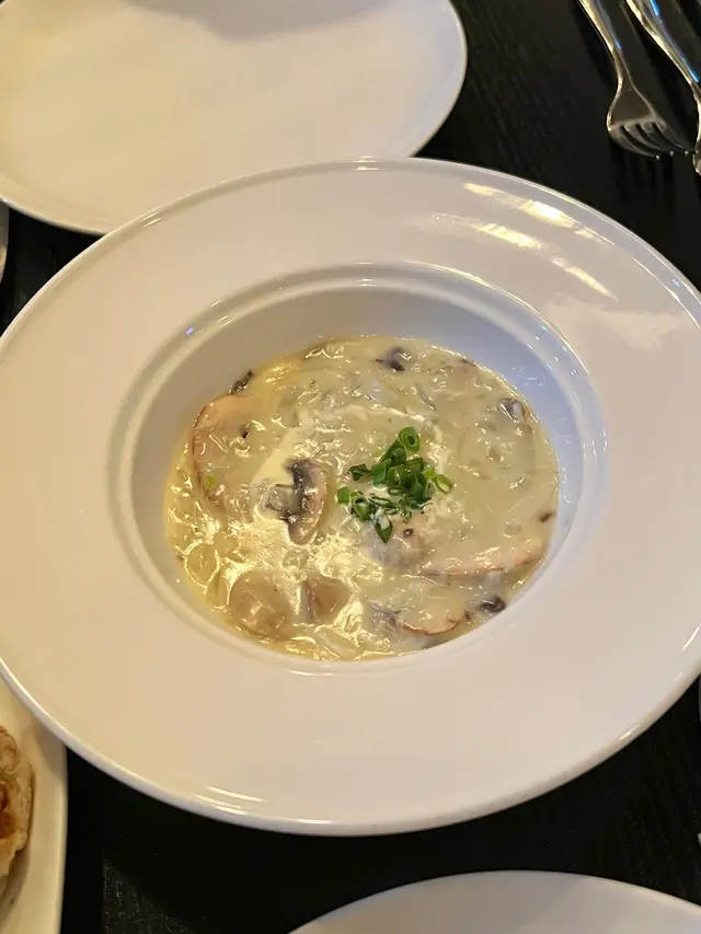 白汁蟹肉配油酥餅