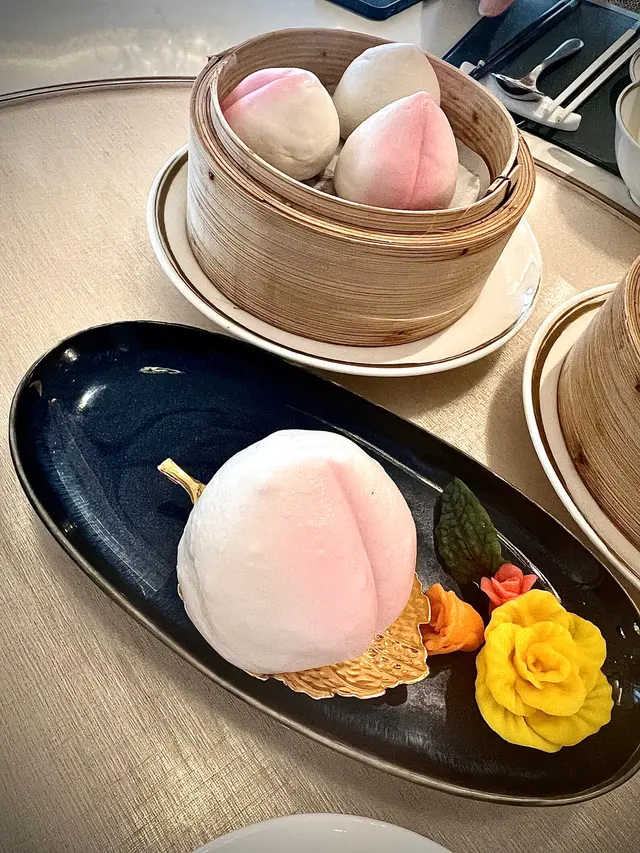 蛋黃蓮蓉壽包